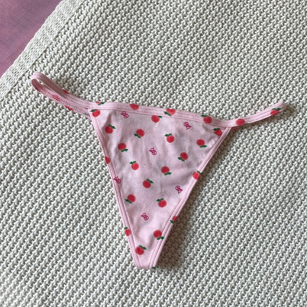 VICTORIA’S SECRET - Baby Pink Peachy Triangular Thong
